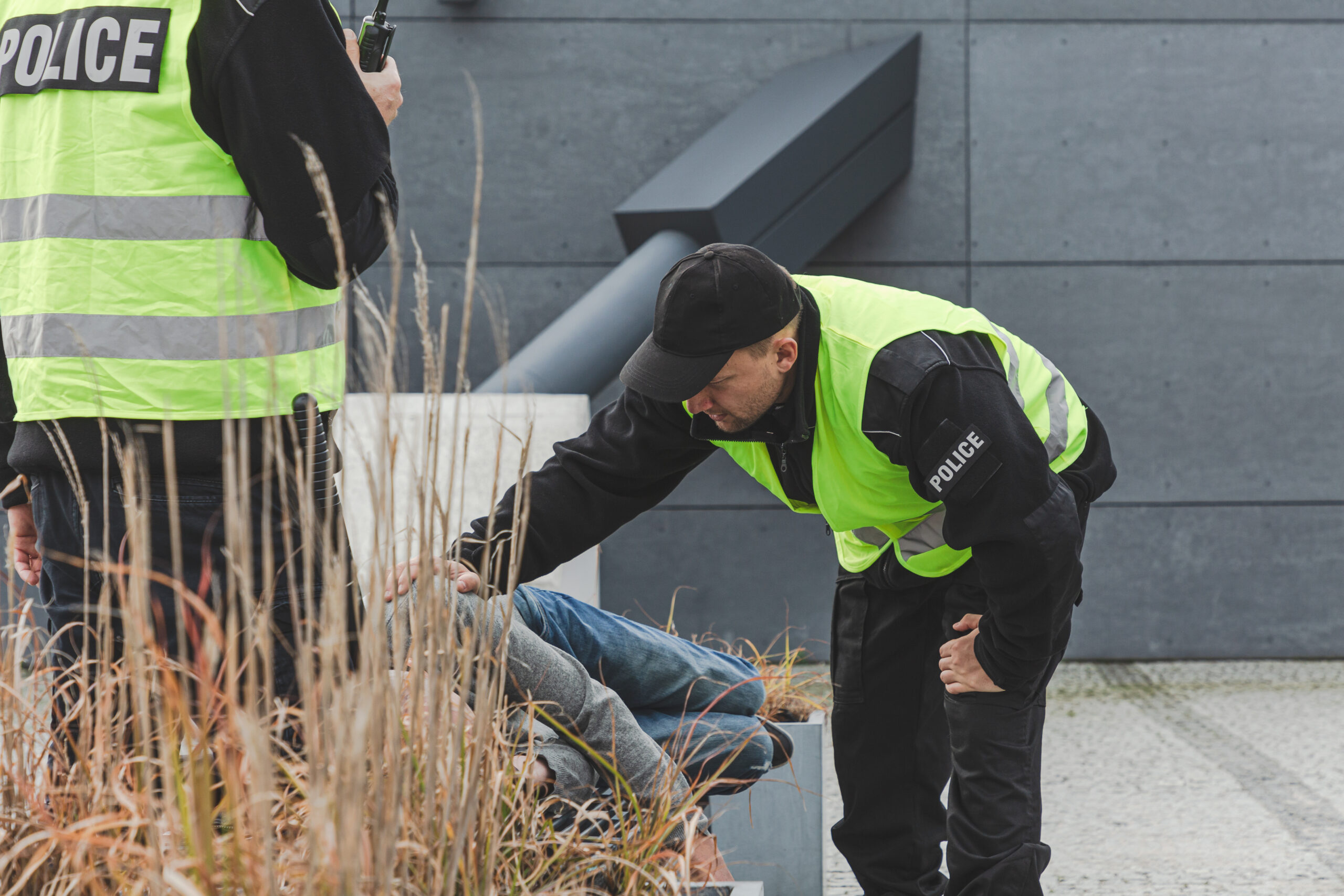During a patrol, police officers wake up a homeless man lying on a park bench